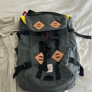 Topo designs rover pack
